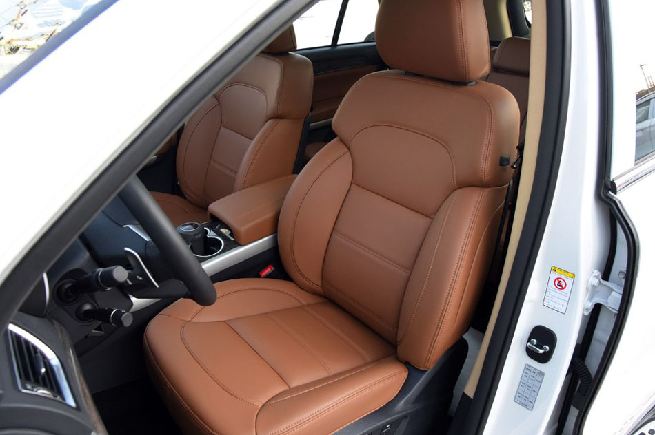 2015款 2.0T 四驱精英型 座椅空间