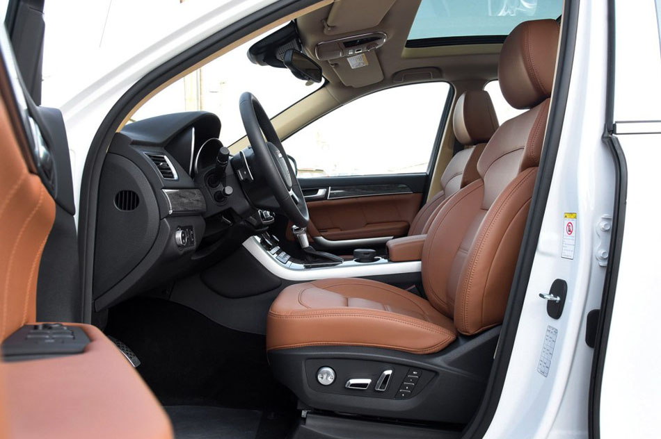 2015款 2.0T 四驱精英型 座椅空间