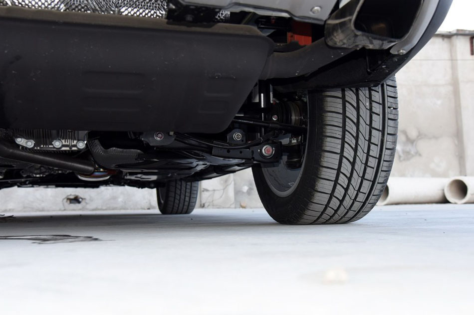 2015款 2.0T 四驱精英型 引擎底盘