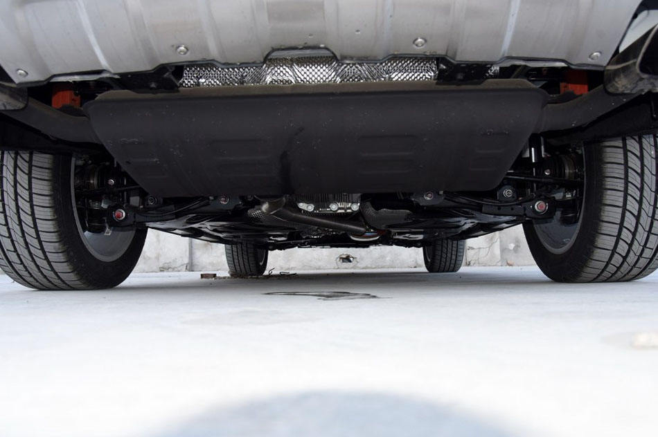 2015款 2.0T 四驱精英型 引擎底盘