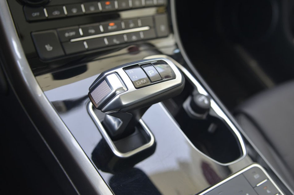 2017款 2.0T 汽油四驱尊享型 内饰