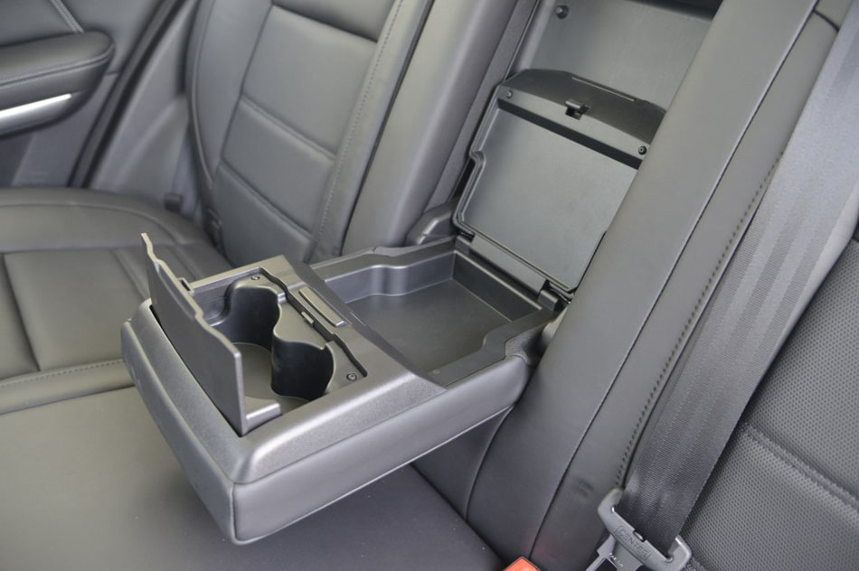 2017款 2.0T 汽油四驱尊享型 座椅空间