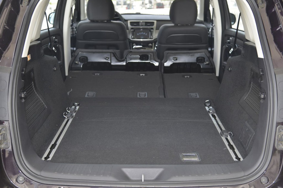 2017款 2.0T 汽油四驱尊享型 座椅空间