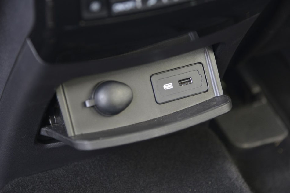 2017款 2.0T 汽油四驱尊享型 座椅空间