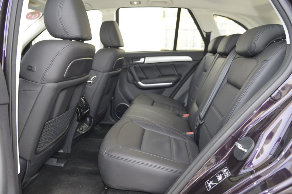 2017款 2.0T 汽油四驱尊享型 座椅空间