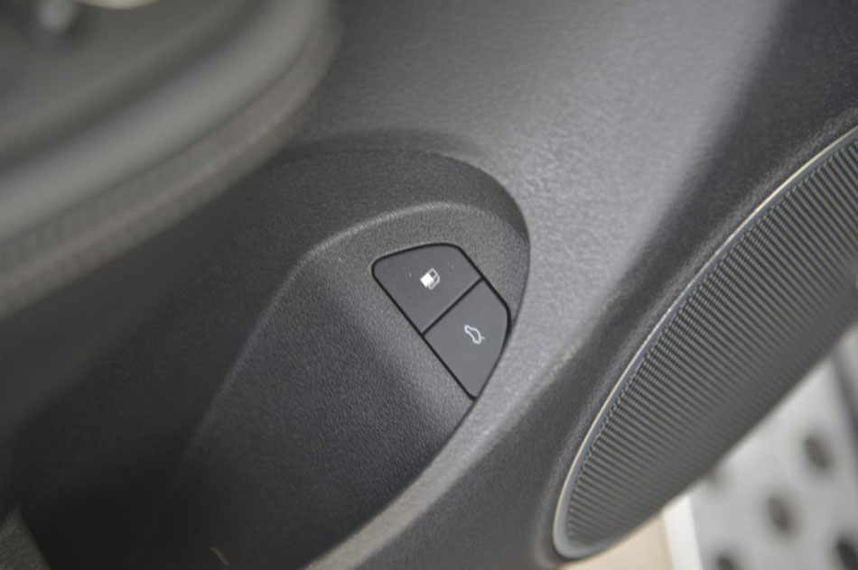 2017款 2.0T 汽油四驱尊享型 座椅空间