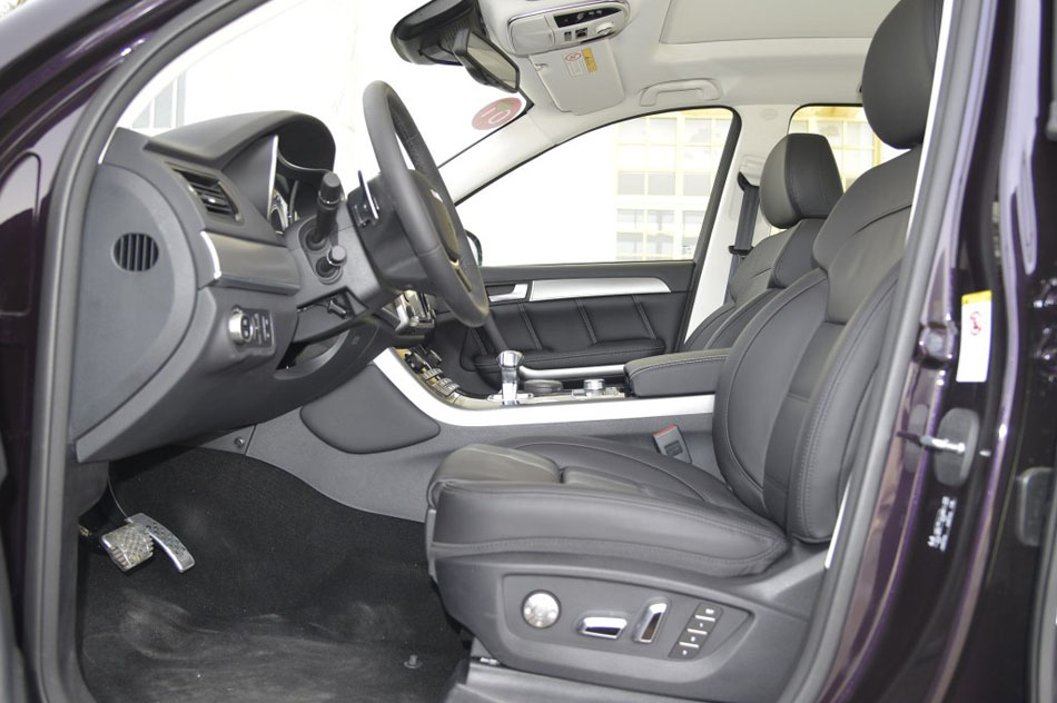 2017款 2.0T 汽油四驱尊享型 座椅空间
