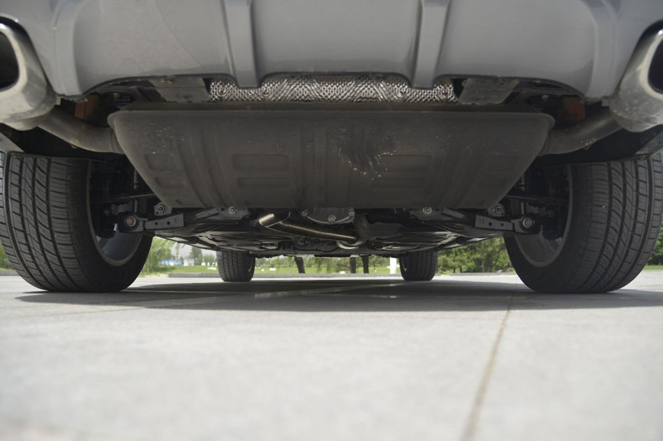 2017款 2.0T 汽油四驱尊享型 引擎地盘