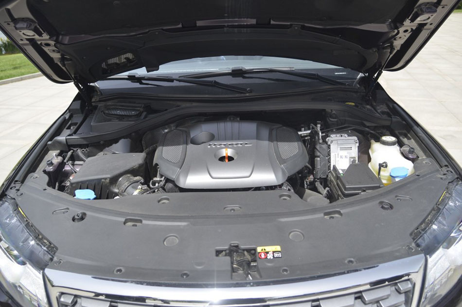 2017款 2.0T 汽油四驱尊享型 引擎地盘