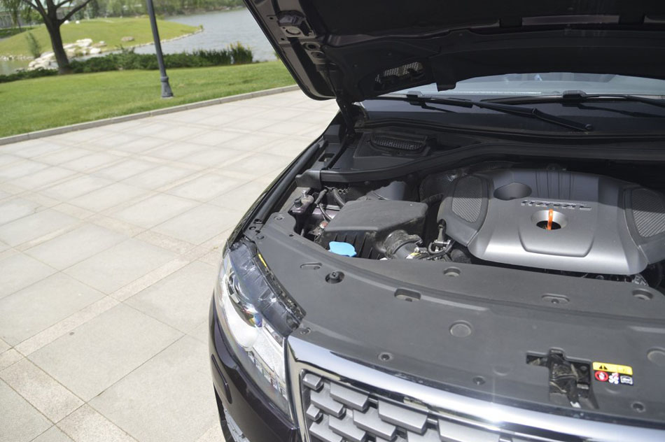 2017款 2.0T 汽油四驱尊享型 引擎地盘