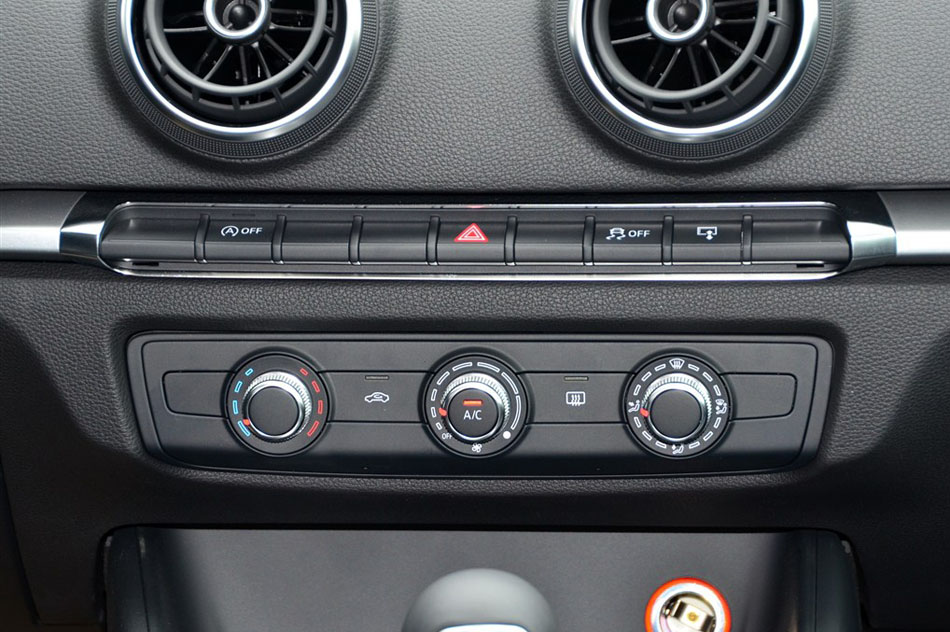 2014款 Sportback 35 TFSI 进取型 内饰