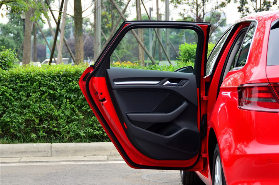 2014款 Sportback 35 TFSI 进取型 座椅空间