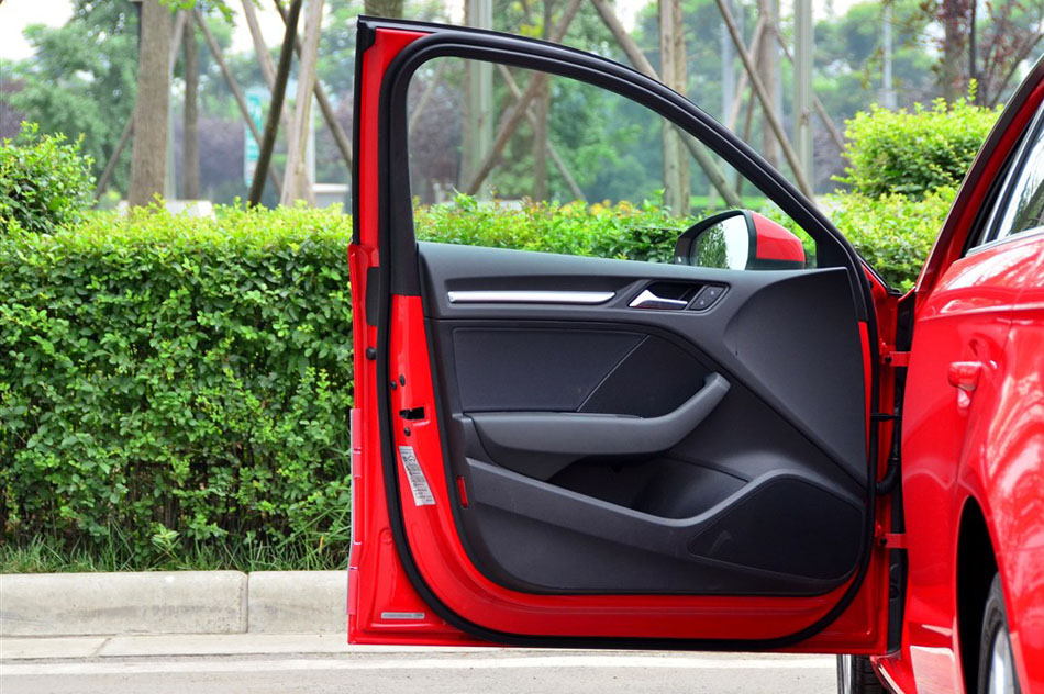 2014款 Sportback 35 TFSI 进取型 座椅空间