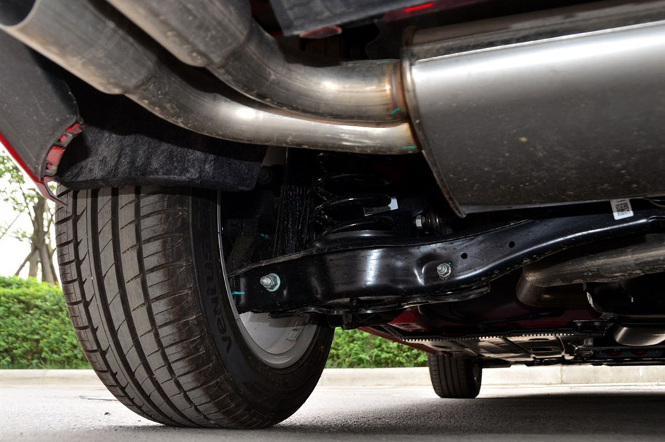 2014款 Sportback 35 TFSI 进取型 引擎底盘