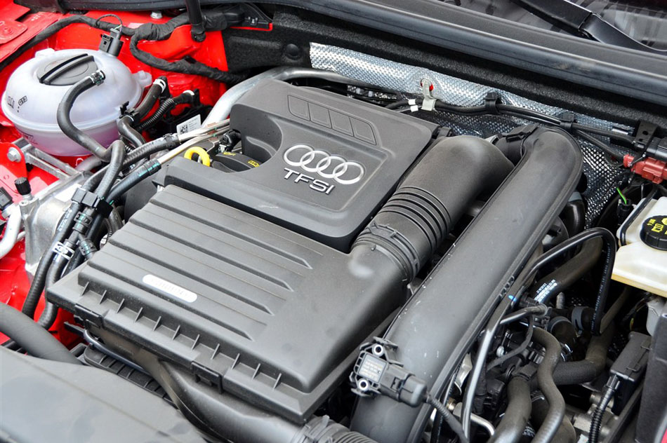 2014款 Sportback 35 TFSI 进取型 引擎底盘