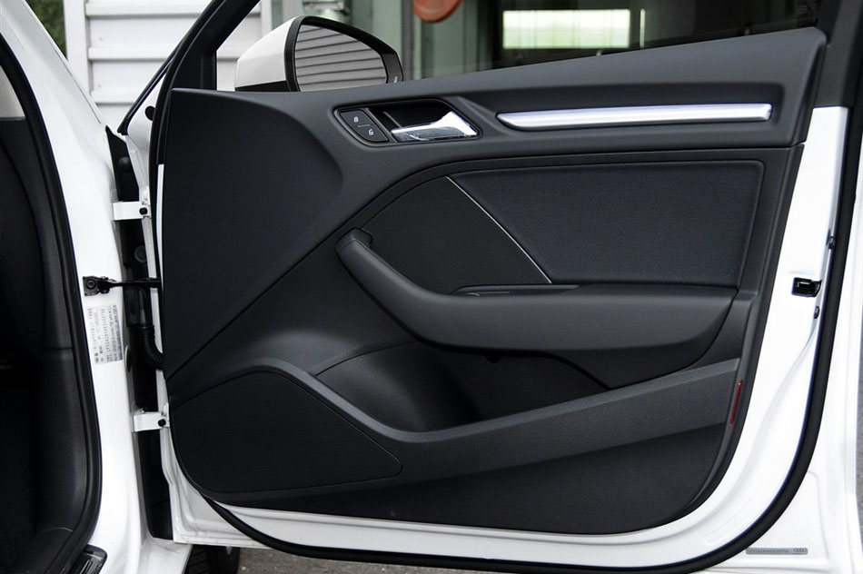 2014款 Limousine 35 TFSI 时尚型 座椅空间