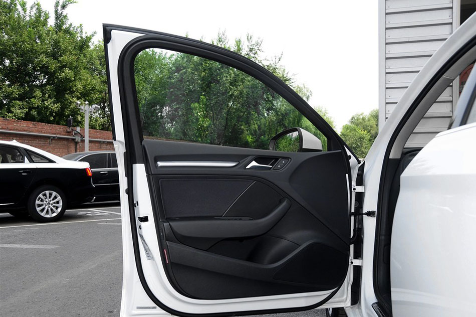2014款 Limousine 35 TFSI 时尚型 座椅空间