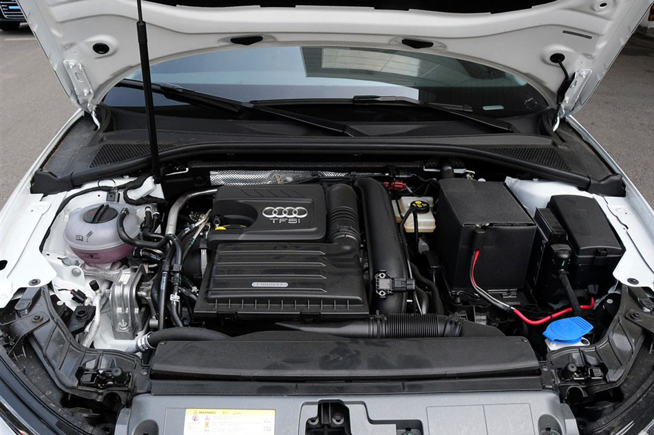 2014款 Limousine 35 TFSI 时尚型 引擎底盘