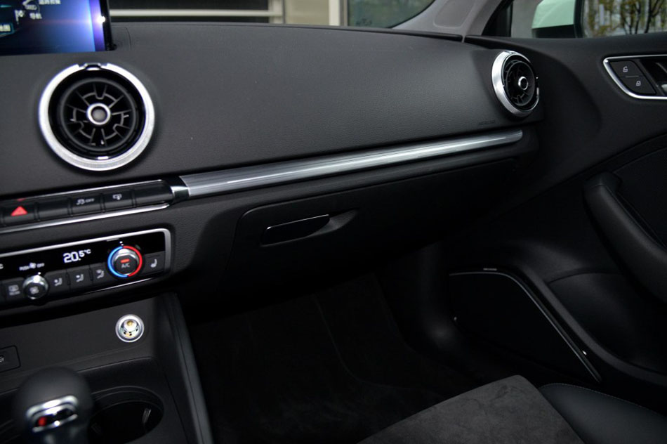 2017款 Sportback 40 TFSI 运动型 内饰