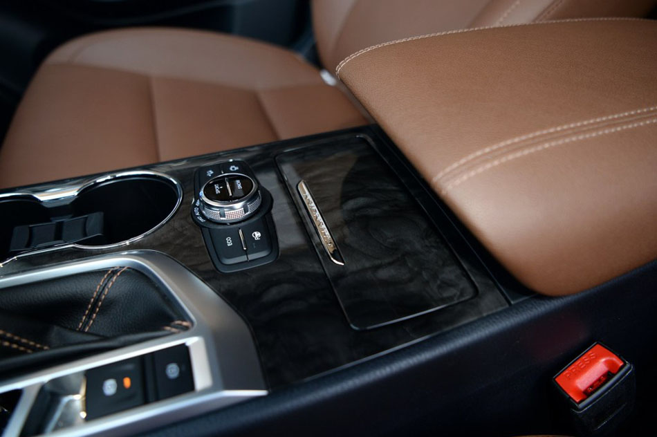 2017款 2.0T 四驱智尊版 内饰