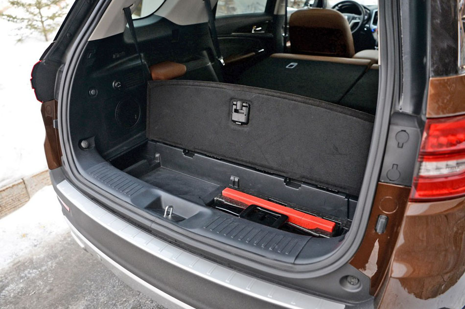 2017款 2.0T 四驱智尊版 座椅空间