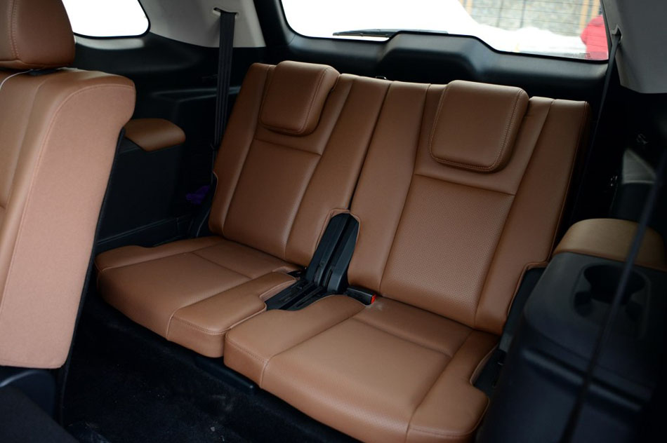 2017款 2.0T 四驱智尊版 座椅空间