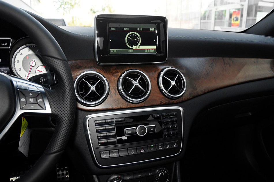 2015款 GLA 260 4MATIC 内饰