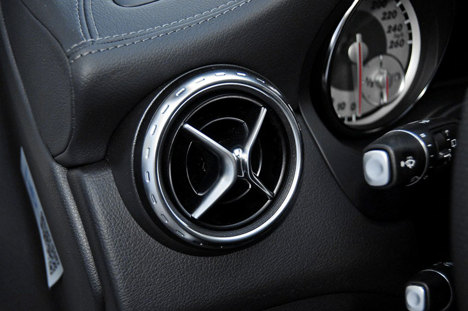 2015款 GLA 260 4MATIC 内饰