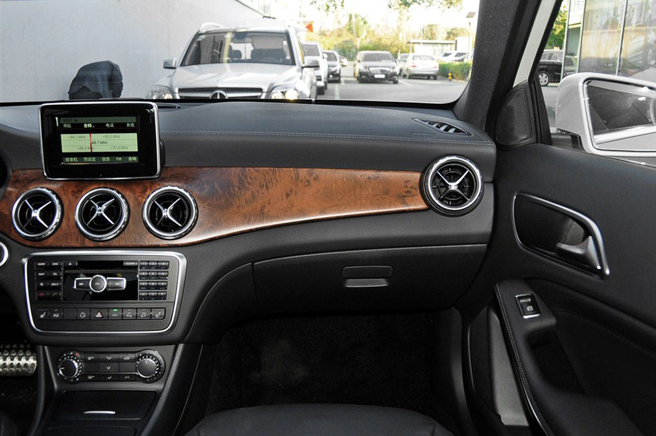 2015款 GLA 260 4MATIC 内饰