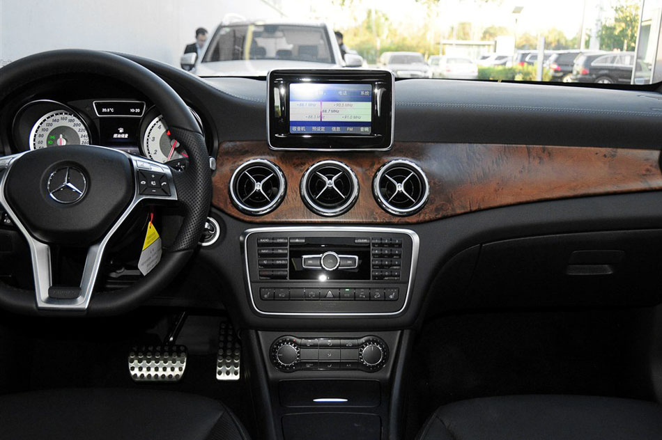 2015款 GLA 260 4MATIC 内饰