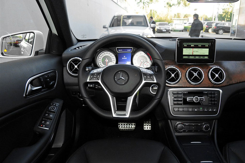 2015款 GLA 260 4MATIC 内饰