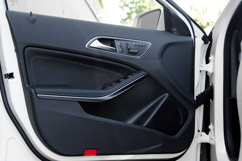 2015款 GLA 260 4MATIC 座椅空间