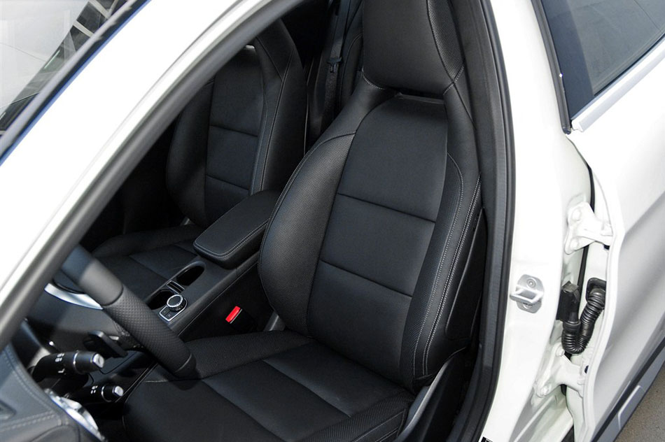 2015款 GLA 260 4MATIC 座椅空间