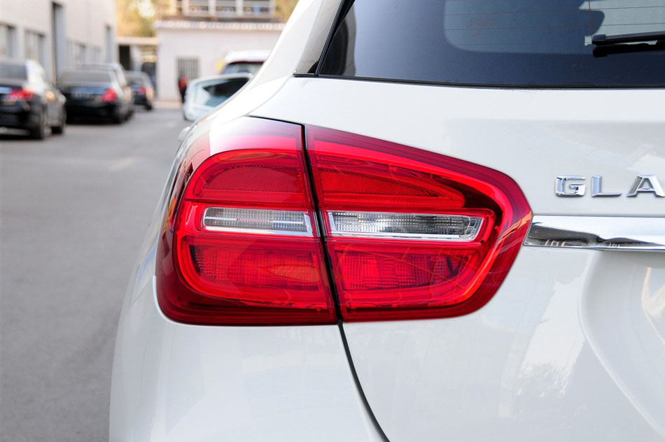 2015款 GLA 260 4MATIC 细节