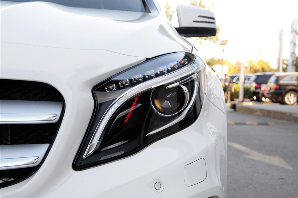 2015 GLA 260 4MATIC ϸ