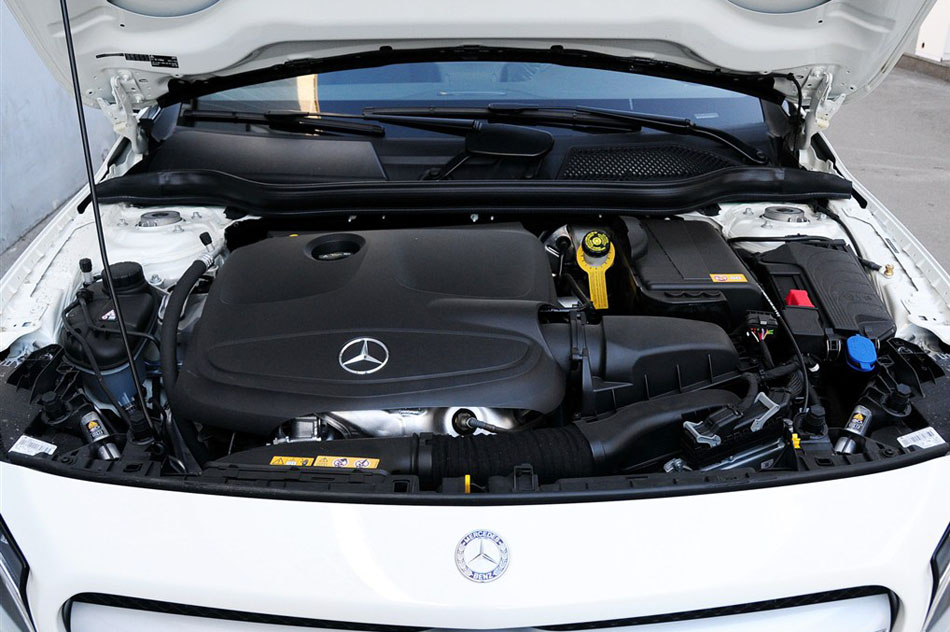 2015款 GLA 260 4MATIC 引擎底盘