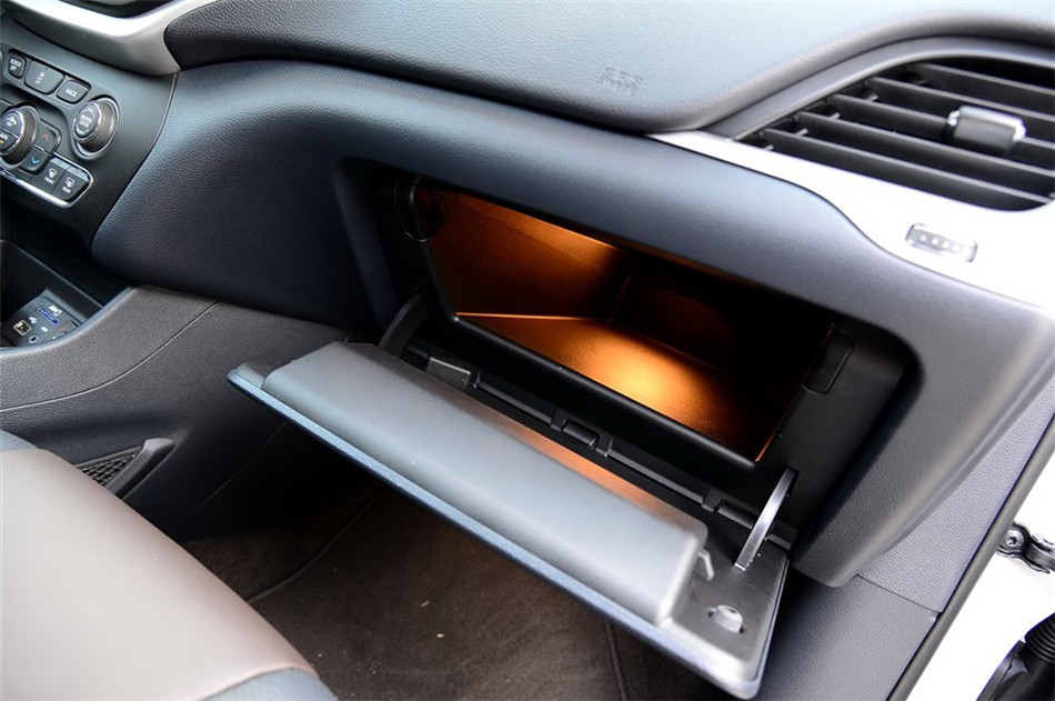 自由光 2014款 2.4L AT 精锐版 内饰