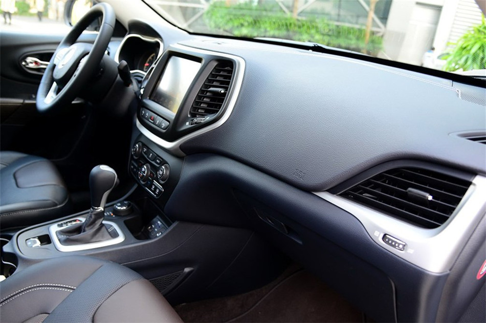 自由光 2014款 2.4L AT 精锐版 内饰