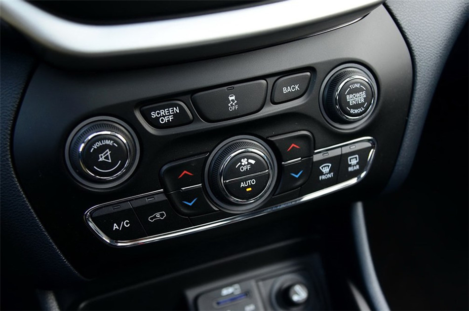 自由光 2014款 2.4L AT 精锐版 内饰