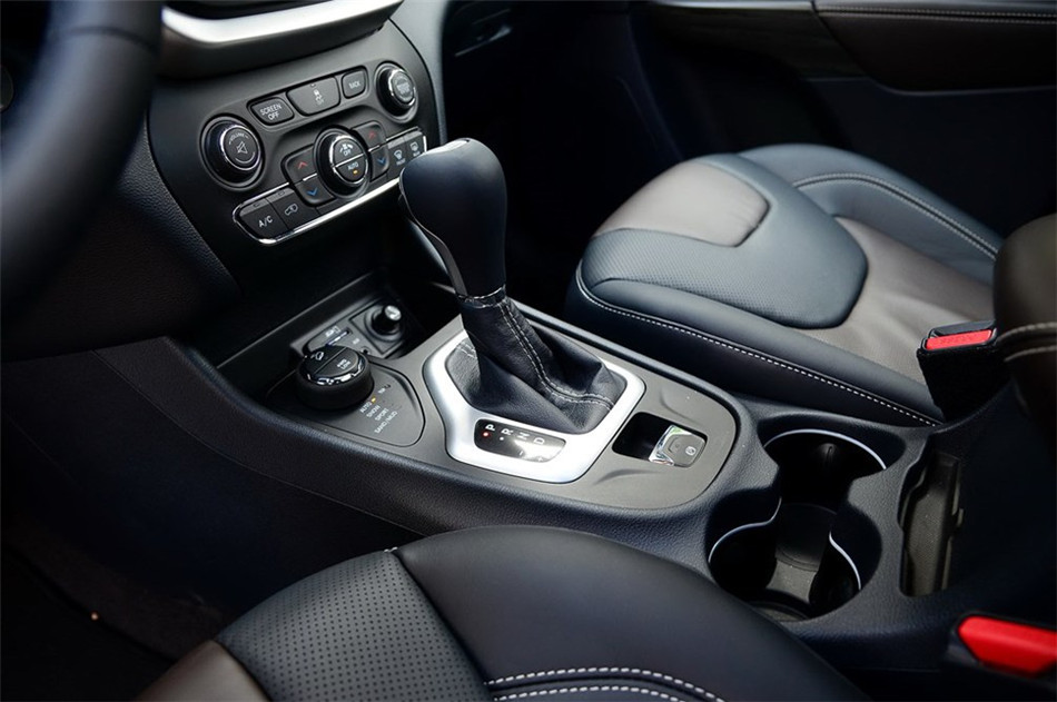 自由光 2014款 2.4L AT 精锐版 内饰