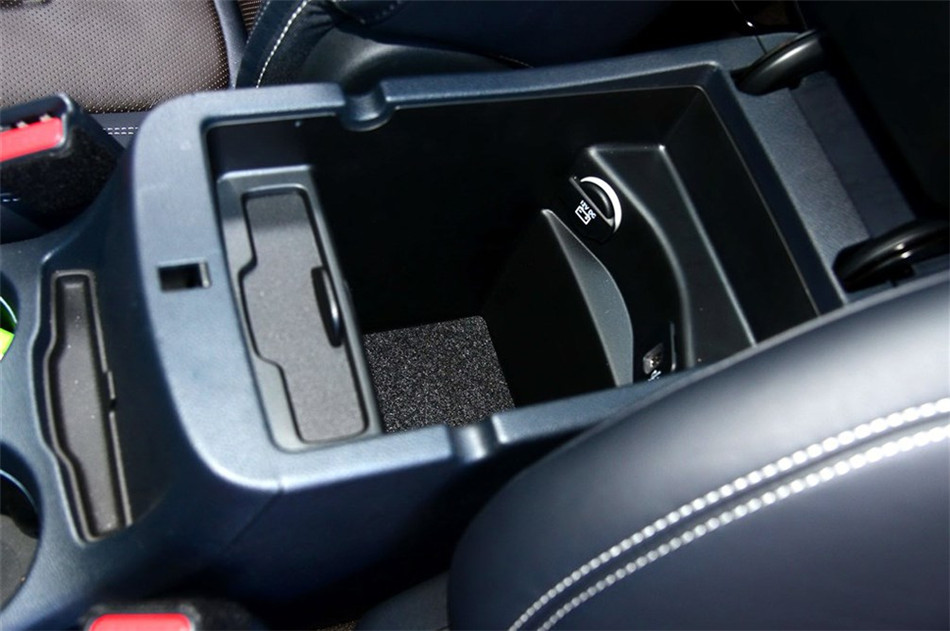 自由光 2014款 2.4L AT 精锐版 座椅空间