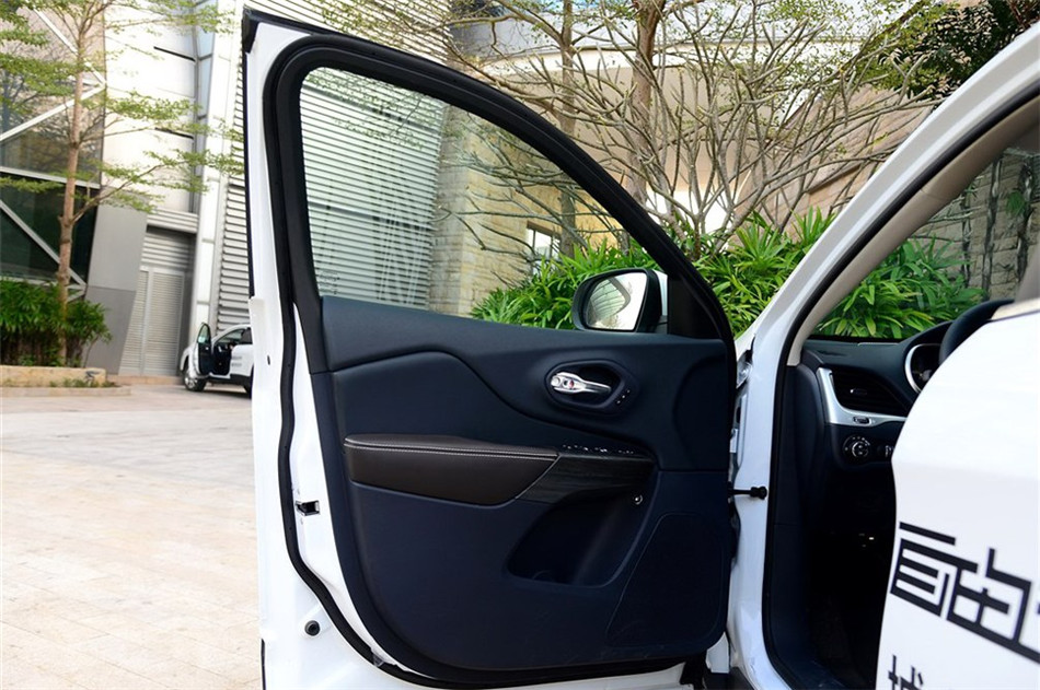 ɹ 2014 2.4L AT  οռ