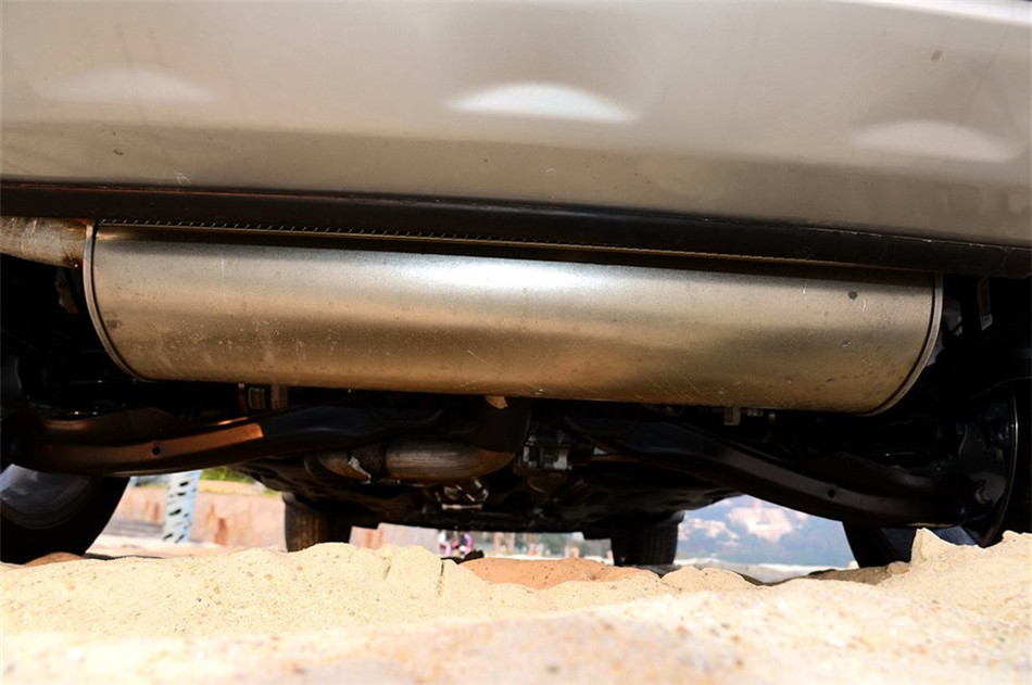 自由光 2014款 2.4L AT 精锐版 引擎底盘