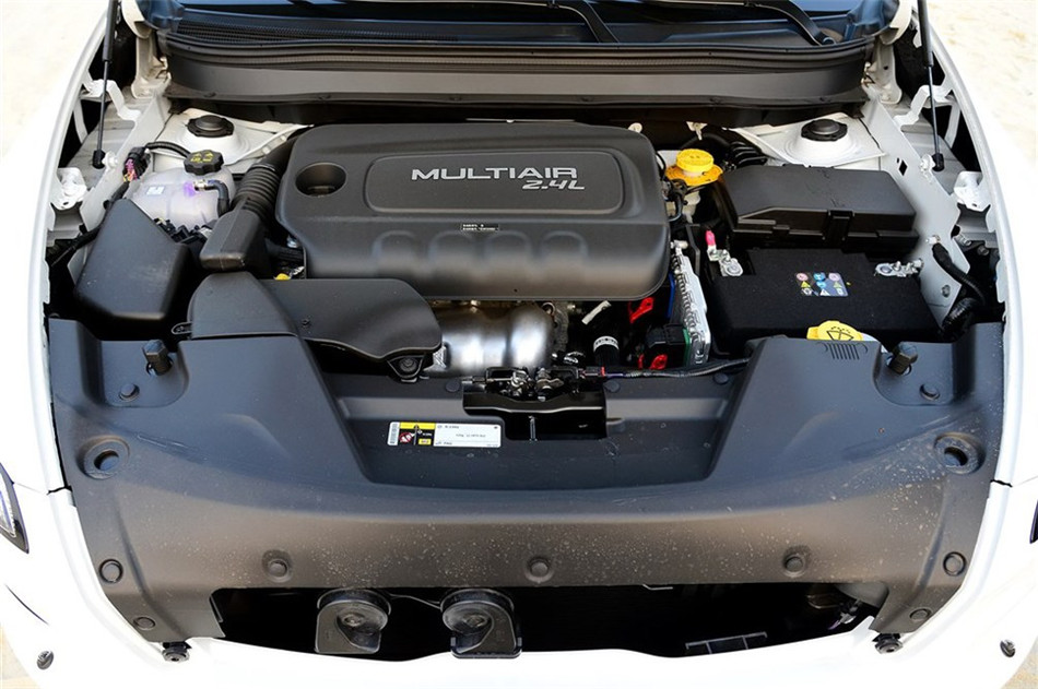 自由光 2014款 2.4L AT 精锐版 引擎底盘