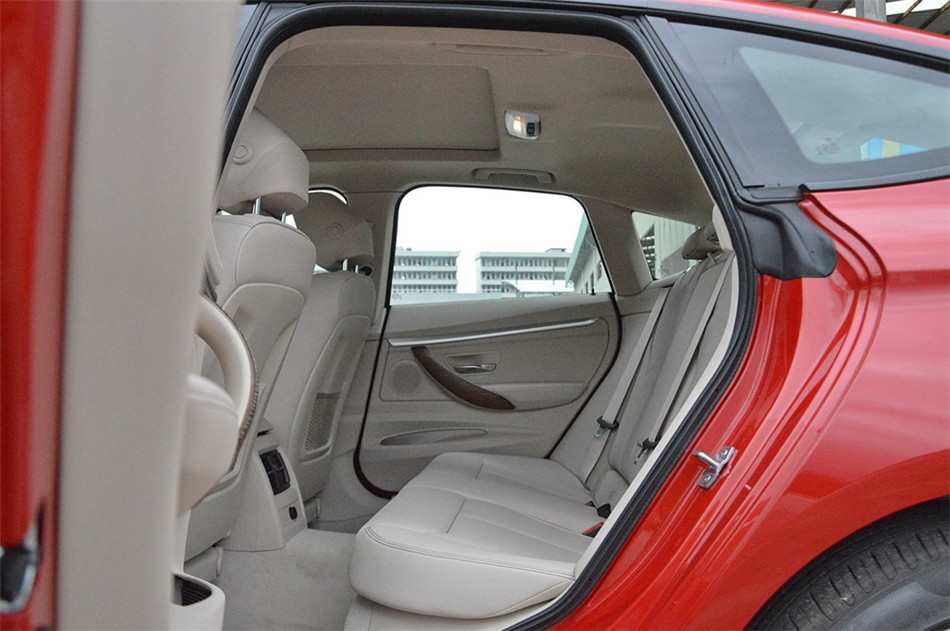 宝马3系GT 2013款 320i 风尚设计套装 座椅空间