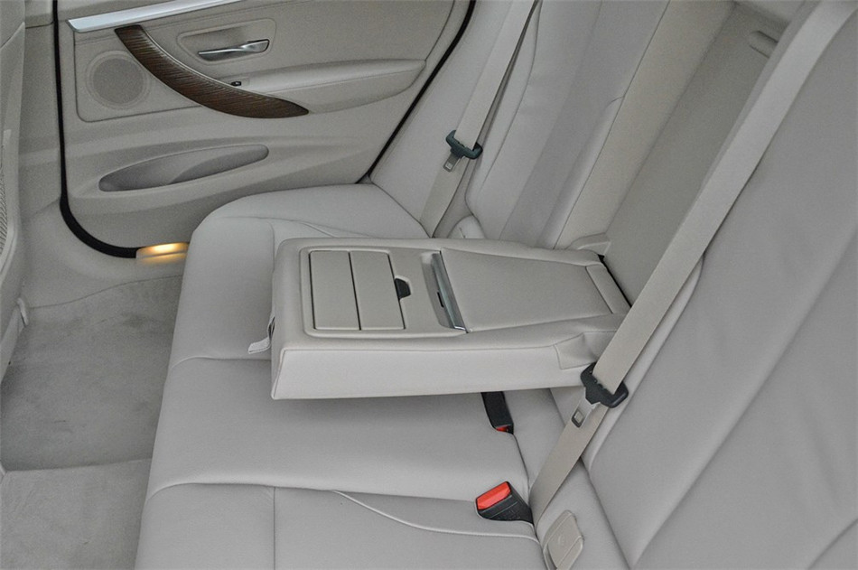 宝马3系GT 2013款 320i 风尚设计套装 座椅空间