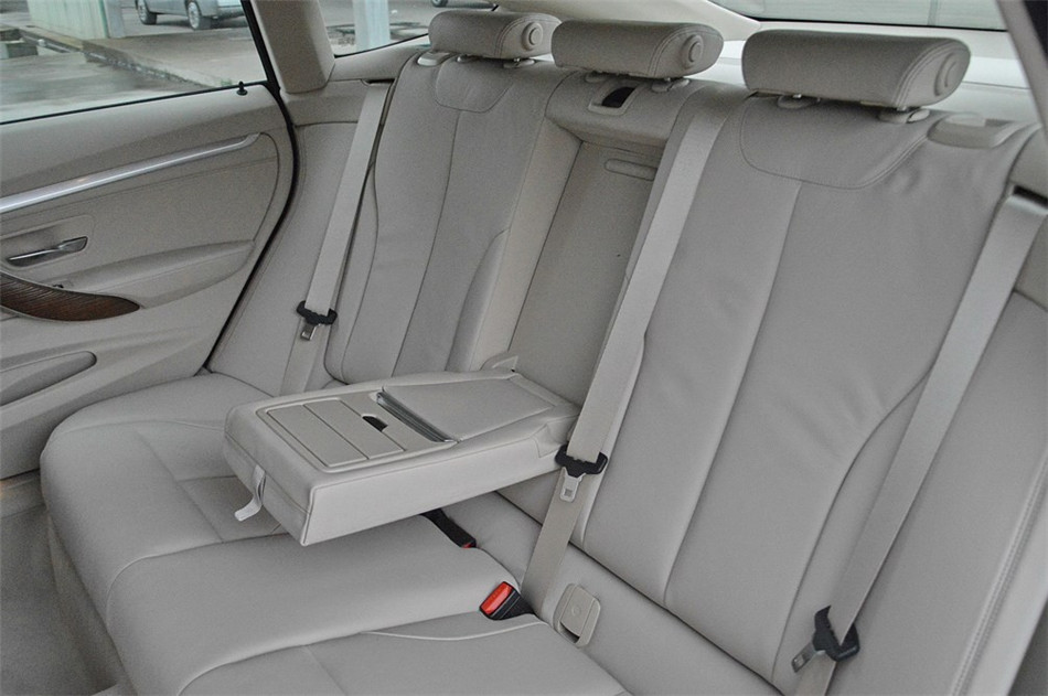 宝马3系GT 2013款 320i 风尚设计套装 座椅空间