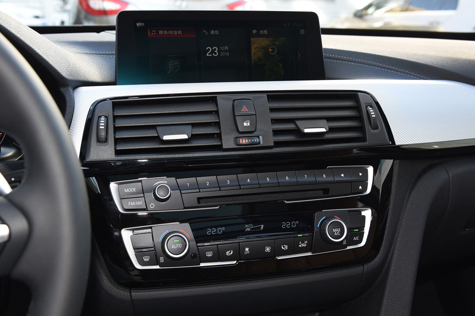 2019款 320i M运动型 内饰