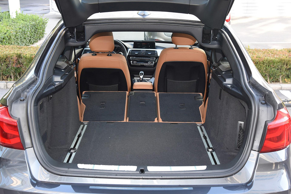 2019款 320i M运动型 座椅空间