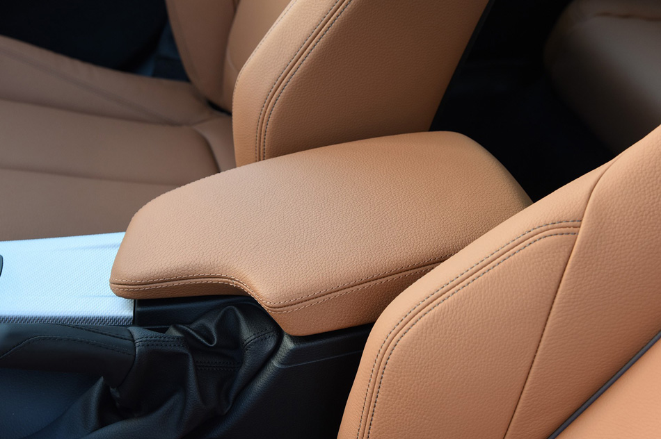 2019款 320i M运动型 座椅空间